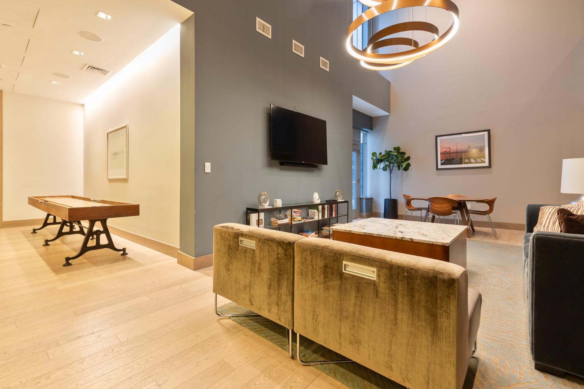 Luxury In Heart Of Seaport Apartment *