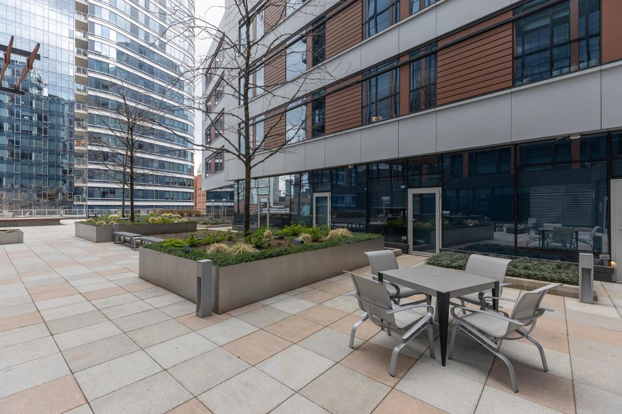 Luxury In Heart Of Seaport *